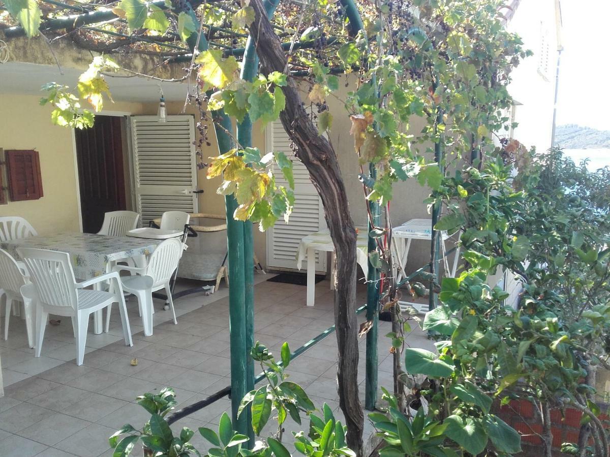 I&J Relaxing Beach Apartments Račišće Bagian luar foto