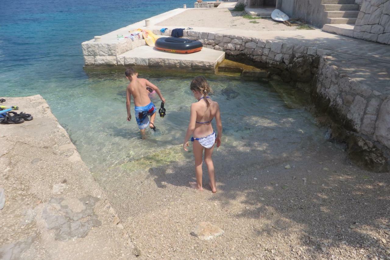 I&J Relaxing Beach Apartments Račišće Bagian luar foto