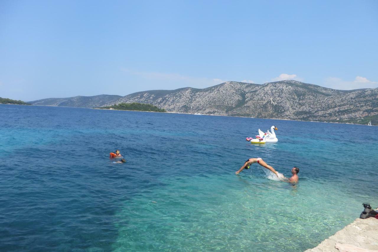 I&J Relaxing Beach Apartments Račišće Bagian luar foto