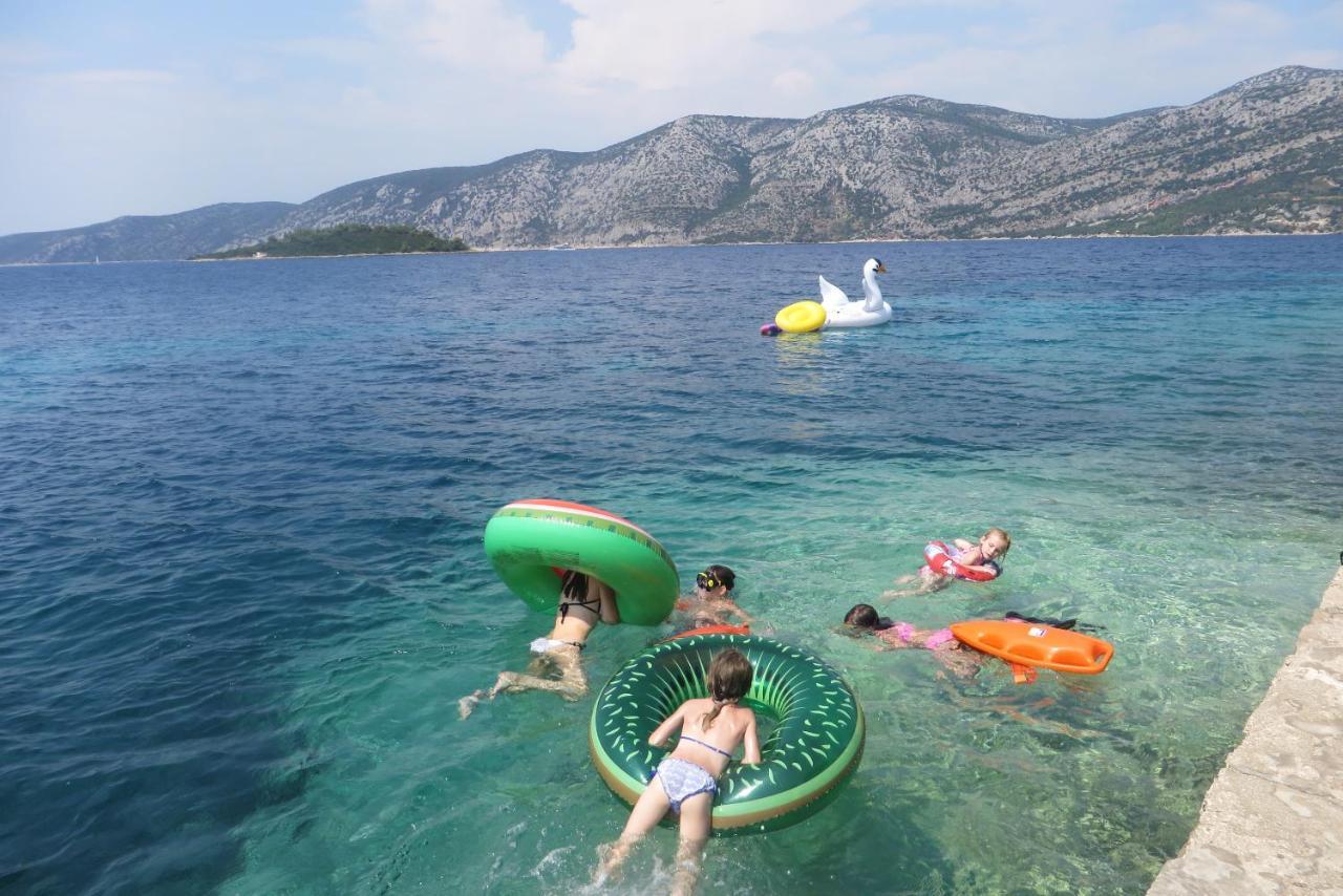 I&J Relaxing Beach Apartments Račišće Bagian luar foto