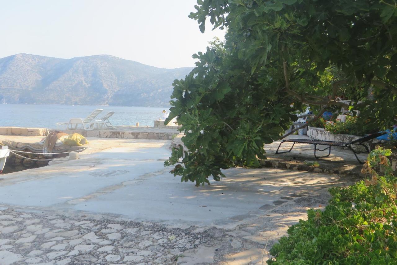I&J Relaxing Beach Apartments Račišće Bagian luar foto