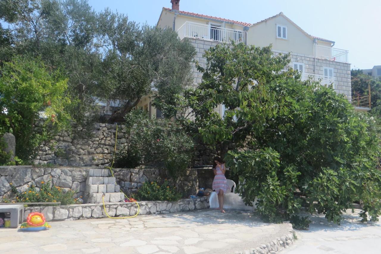 I&J Relaxing Beach Apartments Račišće Bagian luar foto